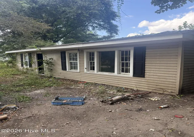 Photo 1 of Single family home for sale at 1068 Sullivan Rd, Kinston, NC 28504 | MLS# 100607329 | Listing updated on 2026-10-20