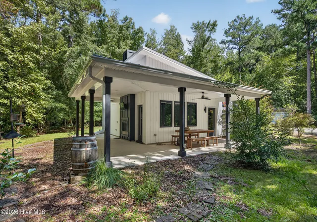 Photo 2 of Single family home for sale at 122 Progress Dr, Burgaw, NC 28425 | MLS# 100601950 | Listing updated on 2026-09-09