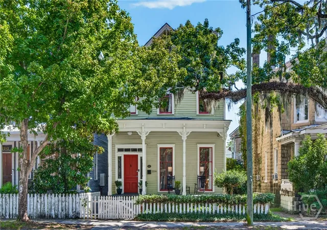 Photo 1 of Single family home for sale at 2214 Barnard St, Savannah, GA 31401 | MLS# SA363864 | Listing updated on 2026-10-29