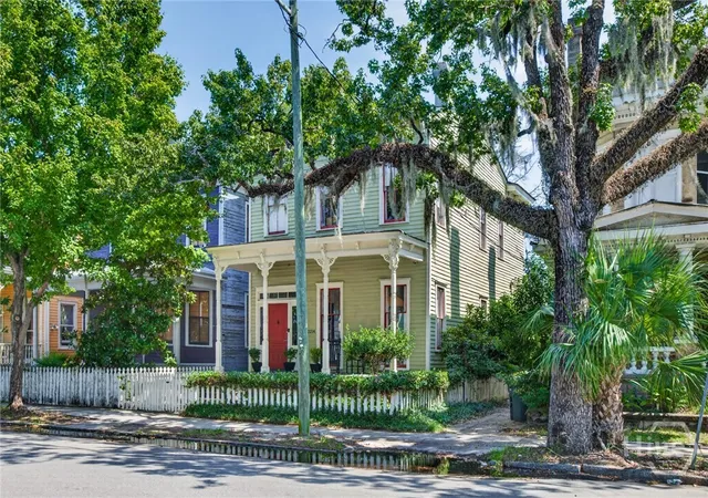 Photo 2 of Single family home for sale at 2214 Barnard St, Savannah, GA 31401 | MLS# SA363864 | Listing updated on 2026-10-29