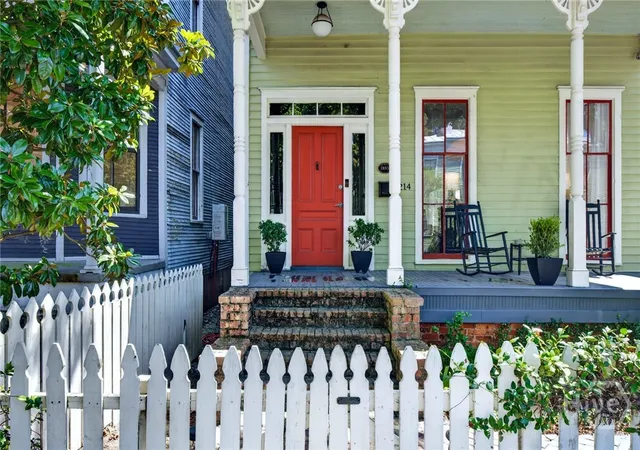 Photo 3 of Single family home for sale at 2214 Barnard St, Savannah, GA 31401 | MLS# SA363864 | Listing updated on 2026-10-29