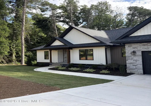 Photo 2 of Single family home for sale at 40 S Shamrock Dr, Jackson Springs, NC 27281 | MLS# 100560436 | Listing updated on 2026-09-13
