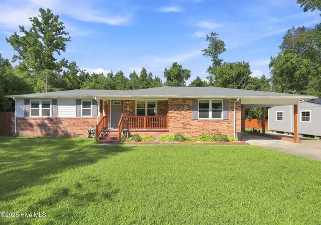 Photo 1 of Single family home for sale at 189 Country Clb Rd, Sneads Ferry, NC 28460 | MLS# 100602369 | Listing updated on 2026-09-09