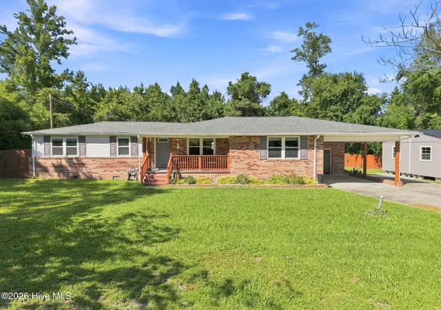 Photo 2 of Single family home for sale at 189 Country Clb Rd, Sneads Ferry, NC 28460 | MLS# 100602369 | Listing updated on 2026-09-09