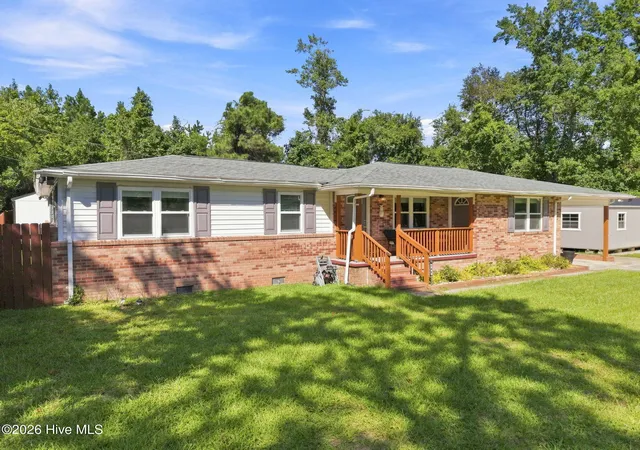 Photo 3 of Single family home for sale at 189 Country Clb Rd, Sneads Ferry, NC 28460 | MLS# 100602369 | Listing updated on 2026-09-09