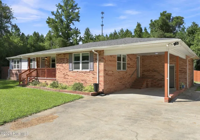 Photo 3 of Single family home for sale at 189 Country Clb Rd, Sneads Ferry, NC 28460 | MLS# 100602369 | Listing updated on 2026-09-09