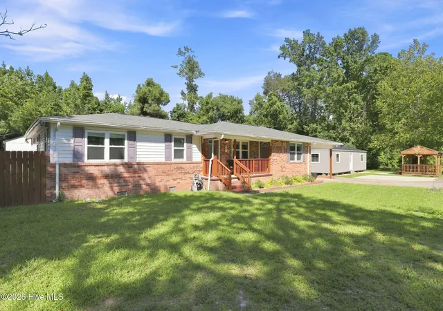 Photo 4 of Single family home for sale at 189 Country Clb Rd, Sneads Ferry, NC 28460 | MLS# 100602369 | Listing updated on 2026-09-09