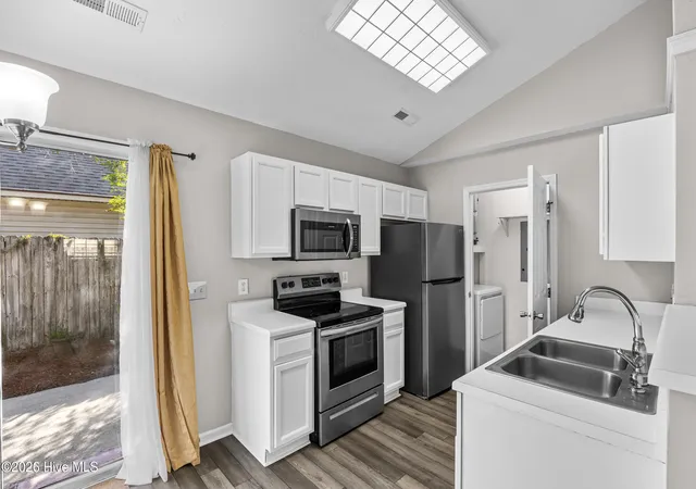 Photo 3 of Single family home for sale at 803 Grathwol Dr, Wilmington, NC 28405 | MLS# 100602620 | Listing updated on 2026-09-24