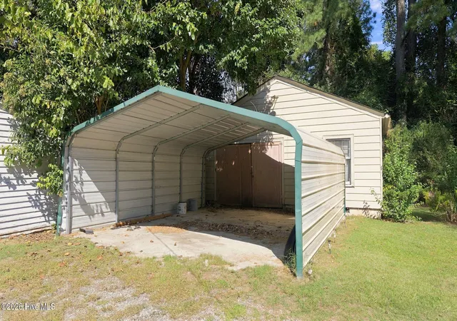 Photo 4 of Single family home for sale at 308 W Franklin St, Enfield, NC 27823 | MLS# 100610749 | Listing updated on 2026-10-21