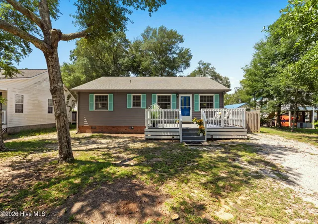 Photo 1 of Single family home for sale at 101 Se 12th Street, Oak Island, NC 28465 | MLS# 100600922 | Listing updated on 2026-10-27