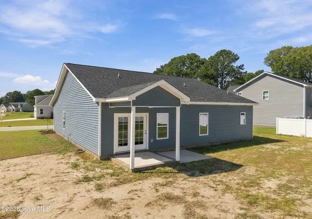 Photo 4 of Single family home for sale at 3229 Meadow Dr, Farmville, NC 27828 | MLS# 100587070 | Listing updated on 2026-09-11