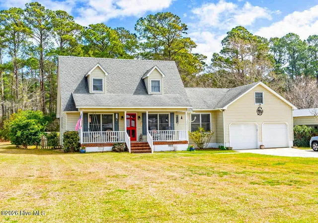 Photo 1 of Single family home for sale at 915 Sunset Blvd, Newport, NC 28570 | MLS# 100609588 | Listing updated on 2026-10-10