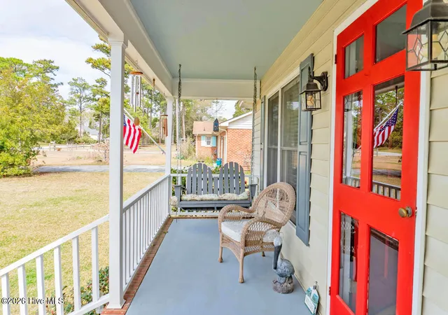 Photo 3 of Single family home for sale at 915 Sunset Blvd, Newport, NC 28570 | MLS# 100609588 | Listing updated on 2026-10-10