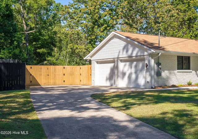 Photo 1 of Single family home for sale at 201 Dunbarton Cir SE, Aiken, SC 29803 | MLS# 100610471 | Listing updated on 2026-10-19