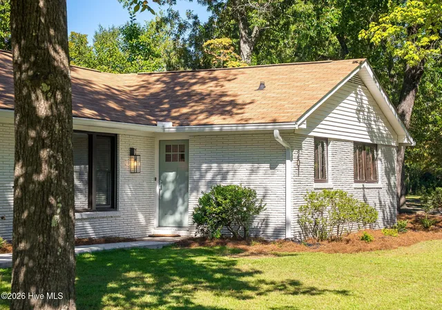 Photo 2 of Single family home for sale at 201 Dunbarton Cir SE, Aiken, SC 29803 | MLS# 100610471 | Listing updated on 2026-10-19