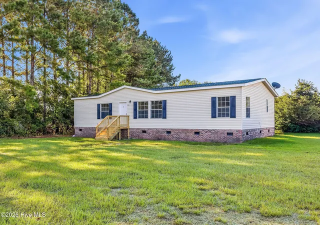 Photo 2 of Manufactured home for sale at 146 Grey Beard Dr, Rocky Point, NC 28457 | MLS# 100602613 | Listing updated on 2026-09-26