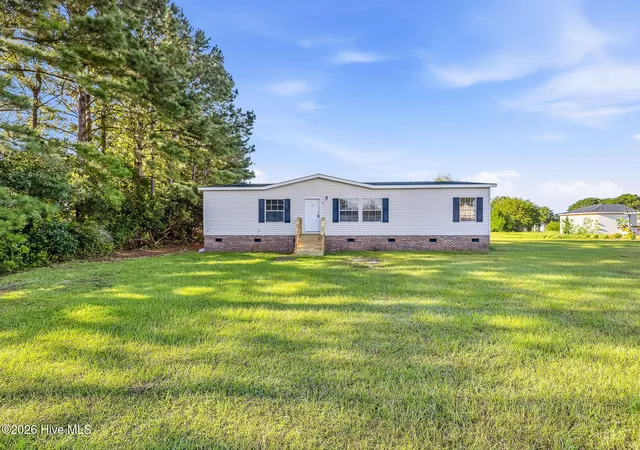 Photo 3 of Manufactured home for sale at 146 Grey Beard Dr, Rocky Point, NC 28457 | MLS# 100602613 | Listing updated on 2026-09-26