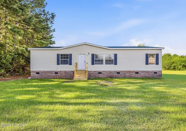 Photo 3 of Manufactured home for sale at 146 Grey Beard Dr, Rocky Point, NC 28457 | MLS# 100602613 | Listing updated on 2026-09-26