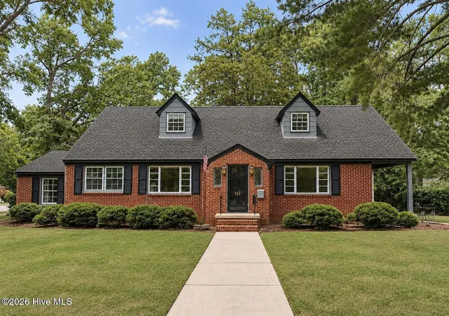 Photo 1 of Single family home for sale at 303 Prince St, Laurinburg, NC 28352 | MLS# 100586611 | Listing updated on 2026-10-21