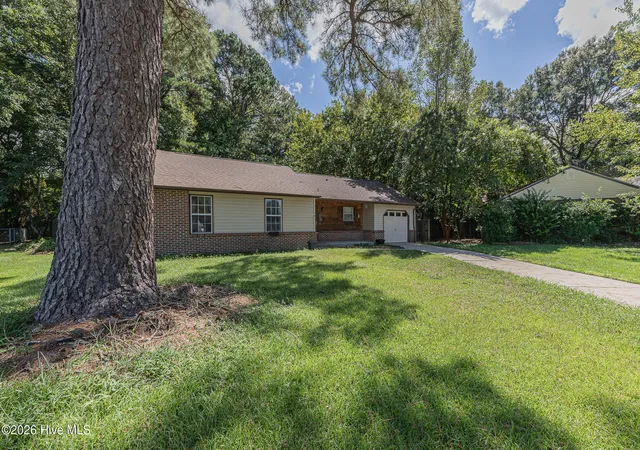 Photo 2 of Single family home for sale at 506 Sarah Ct, Jacksonville, NC 28540 | MLS# 100602761 | Listing updated on 2026-09-15