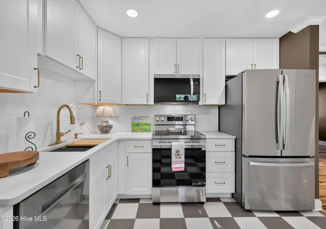 Photo 4 of Single family home for sale at 501 N Kerr Ave, Wilmington, NC 28405 | MLS# 100581706 | Listing updated on 2026-09-14