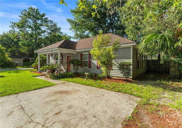Photo 1 of Single family home for sale at 2200 East 59th St, Savannah, GA 31404 | MLS# SA365479 | Listing updated on 2026-10-20