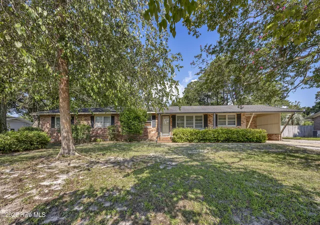 Photo 1 of Single family home for sale at 318 Englewood Dr, Wilmington, NC 28409 | MLS# 100600871 | Listing updated on 2026-09-04