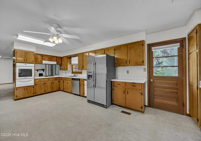 Photo 3 of Single family home for sale at 318 Englewood Dr, Wilmington, NC 28409 | MLS# 100600871 | Listing updated on 2026-09-04
