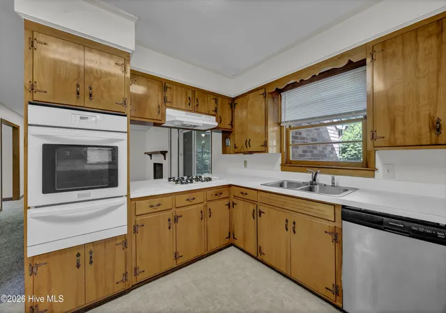 Photo 3 of Single family home for sale at 318 Englewood Dr, Wilmington, NC 28409 | MLS# 100600871 | Listing updated on 2026-09-04