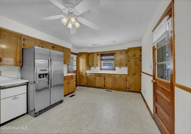 Photo 4 of Single family home for sale at 318 Englewood Dr, Wilmington, NC 28409 | MLS# 100600871 | Listing updated on 2026-09-04