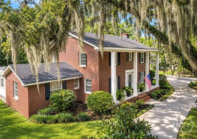 Photo 2 of Single family home for sale at 629 E Victory Dr, Savannah, GA 31405 | MLS# SA363332 | Listing updated on 2026-10-15