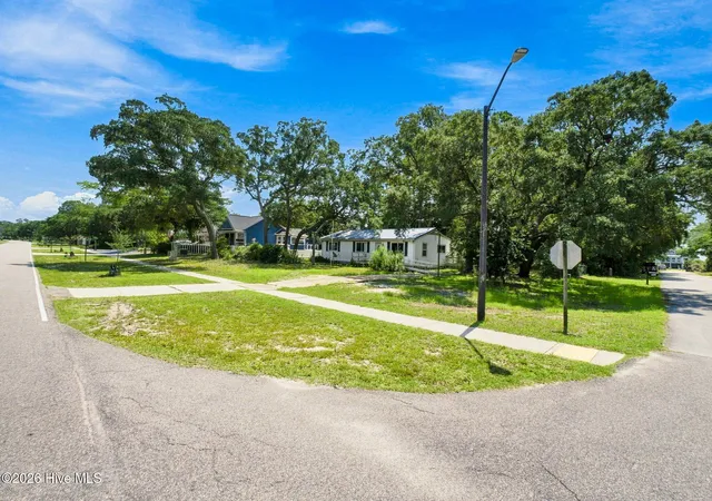 Photo 1 of Single family home for sale at 2607 W Oak Is Dr, Oak Island, NC 28465 | MLS# 100601815 | Listing updated on 2026-09-08