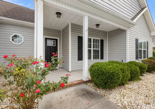 Photo 3 of Single family home for sale at 412 Moss Springs Dr, Swansboro, NC 28584 | MLS# 100609638 | Listing updated on 2026-10-11