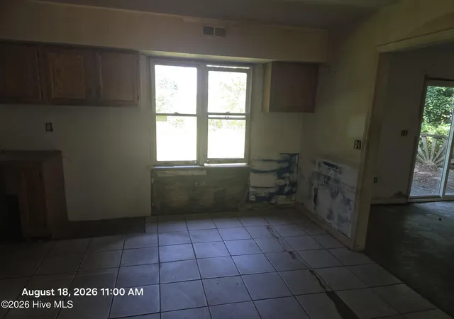 Photo 4 of Single family home for sale at 7392 US Hwy 17 S, Pollocksville, NC 28573 | MLS# 100602947 | Listing updated on 2026-10-09