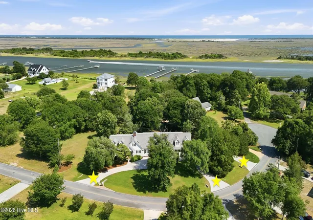Photo 3 of Single family home for sale at 121 Harbour Dr, Hubert, NC 28539 | MLS# 100581256 | Listing updated on 2026-09-11