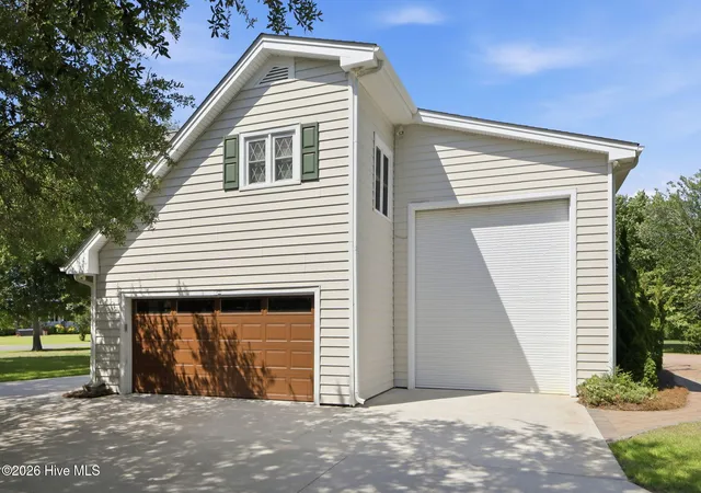 Photo 4 of Single family home for sale at 121 Harbour Dr, Hubert, NC 28539 | MLS# 100581256 | Listing updated on 2026-09-11
