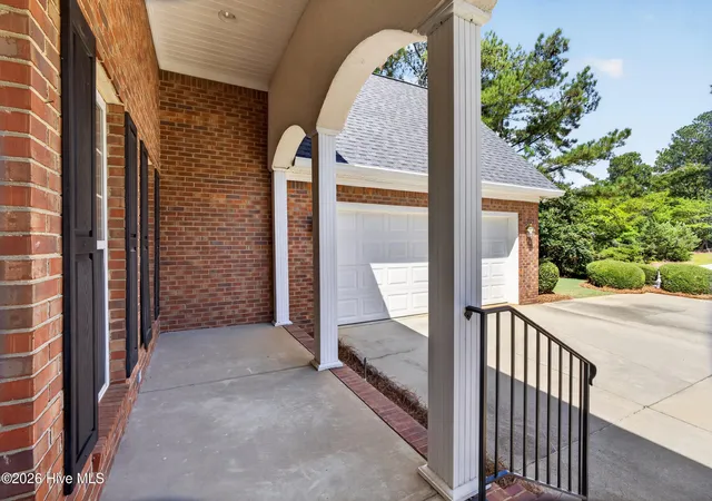 Photo 3 of Single family home for sale at 212 Red Oak Ln, Aiken, SC 29803 | MLS# 100601121 | Listing updated on 2026-09-04