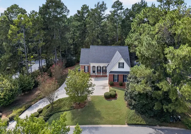 Photo 4 of Single family home for sale at 212 Red Oak Ln, Aiken, SC 29803 | MLS# 100601121 | Listing updated on 2026-09-04