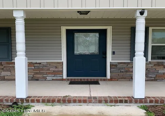 Photo 4 of Single family home for sale at 716 Addor Dr, Richlands, NC 28574 | MLS# 100601844 | Listing updated on 2026-09-07