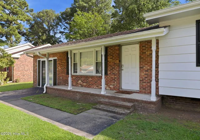 Photo 4 of Single family home for sale at 100 Pearl Dr, Greenville, NC 27834 | MLS# 100602050 | Listing updated on 2026-09-08