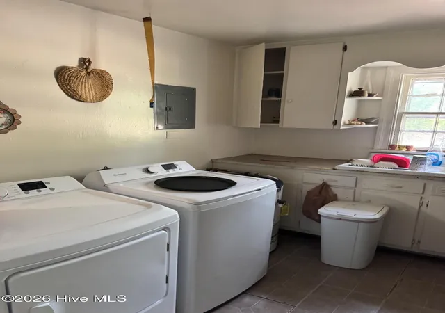 Photo 4 of Single family home for sale at 809 Stadiem Dr, Kinston, NC 28501 | MLS# 100587299 | Listing updated on 2026-09-09