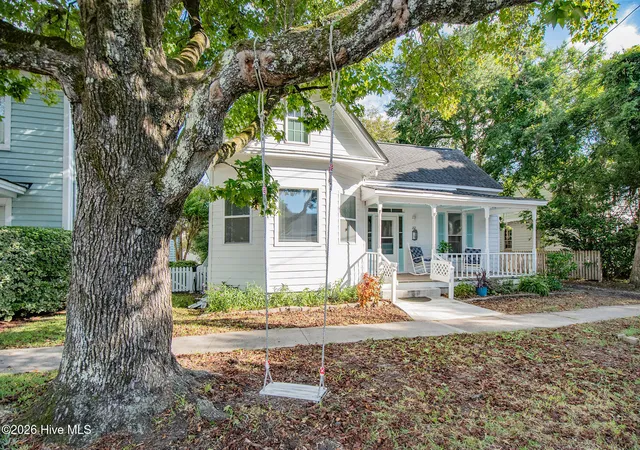 Photo 1 of Single family home for sale at 212 Orange St, Beaufort, NC 28516 | MLS# 100610511 | Listing updated on 2026-10-28