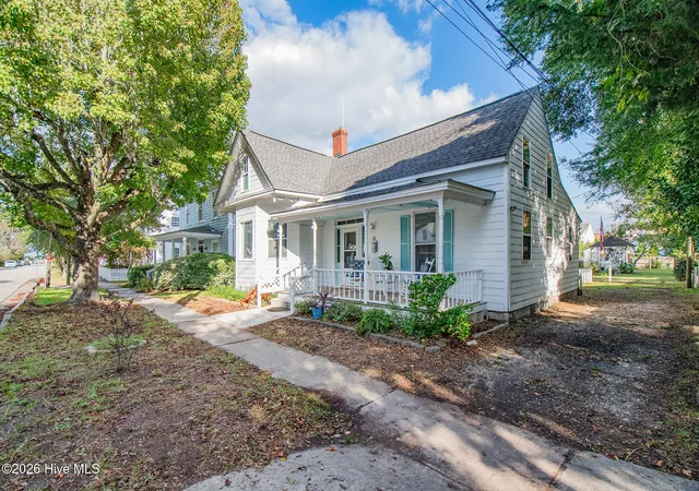 Photo 2 of Single family home for sale at 212 Orange St, Beaufort, NC 28516 | MLS# 100610511 | Listing updated on 2026-10-28