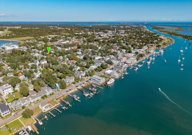 Photo 3 of Single family home for sale at 212 Orange St, Beaufort, NC 28516 | MLS# 100610511 | Listing updated on 2026-10-28