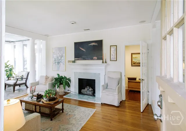 Photo 4 of Single family home for sale at 211 East 51st St, Savannah, GA 31405 | MLS# SA363958 | Listing updated on 2026-10-09