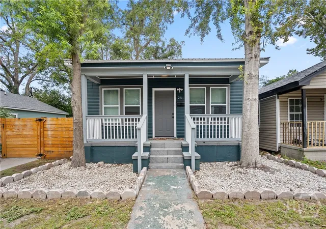 Photo 1 of Single family home for sale at 211 Millen St, Savannah, GA 31415 | MLS# SA365352 | Listing updated on 2026-10-16