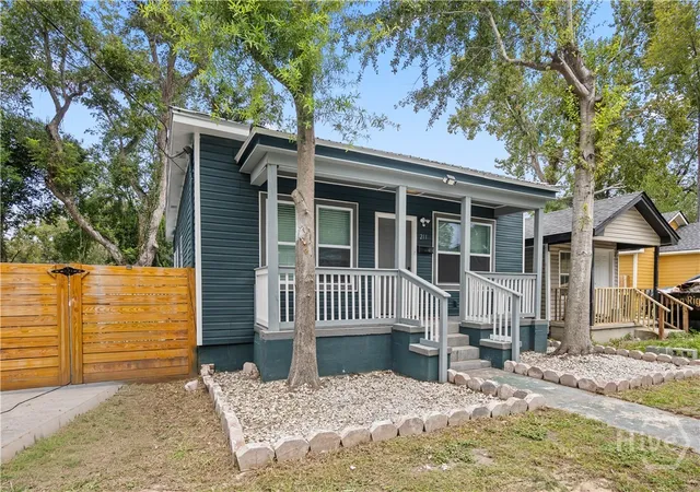 Photo 3 of Single family home for sale at 211 Millen St, Savannah, GA 31415 | MLS# SA365352 | Listing updated on 2026-10-16