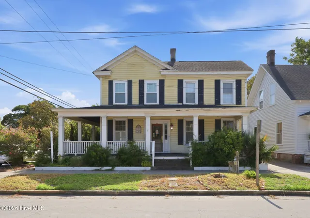 Photo 1 of Single family home for sale at 913 Bridges St, Morehead City, NC 28557 | MLS# 100601522 | Listing updated on 2026-09-11