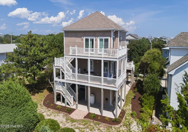 Photo 3 of Single family home for sale at 103 Elizabeth St, Emerald Isle, NC 28594 | MLS# 100600813 | Listing updated on 2026-09-02