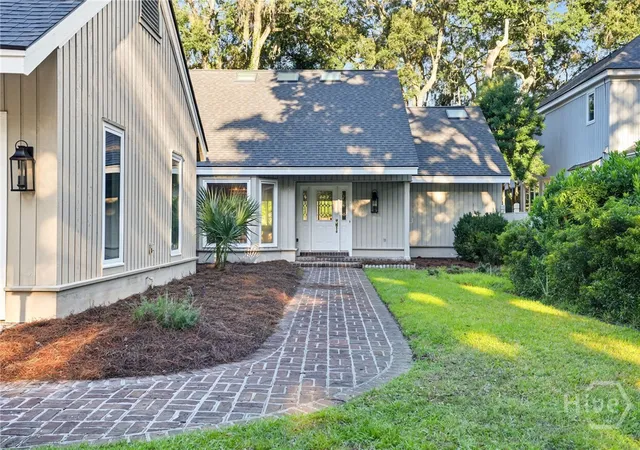 Photo 1 of Single family home for sale at 4 Halfmoon Ct, Savannah, GA 31411 | MLS# SA366441 | Listing updated on 2026-10-14